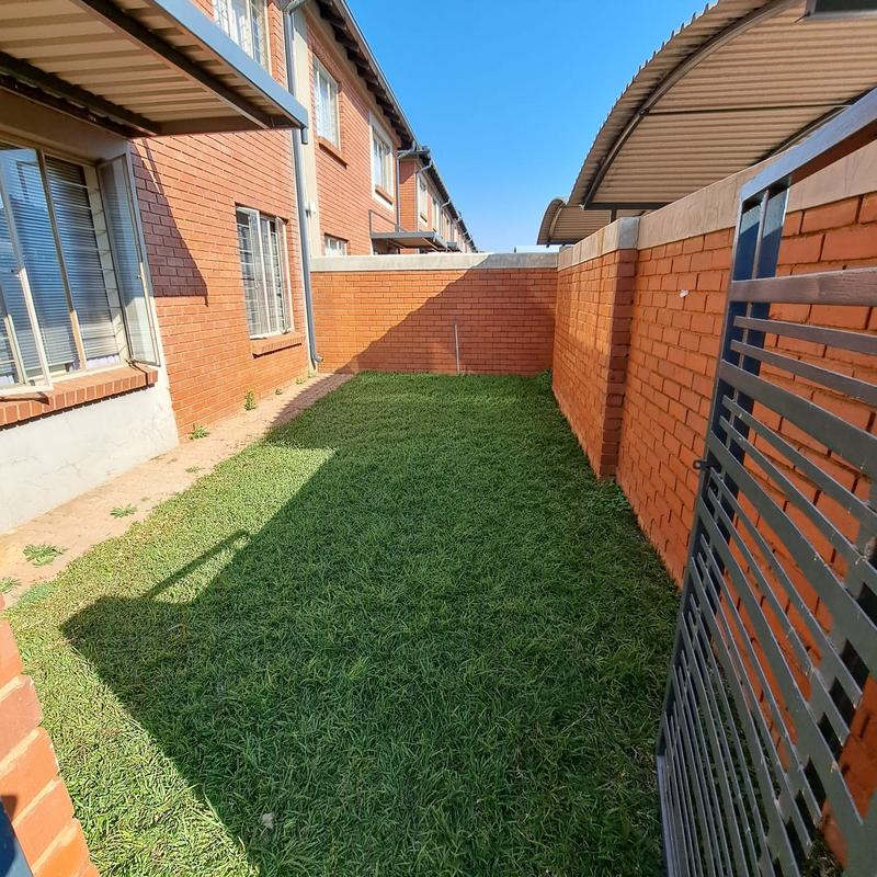 2 Bedroom Property for Sale in Andeon Gauteng