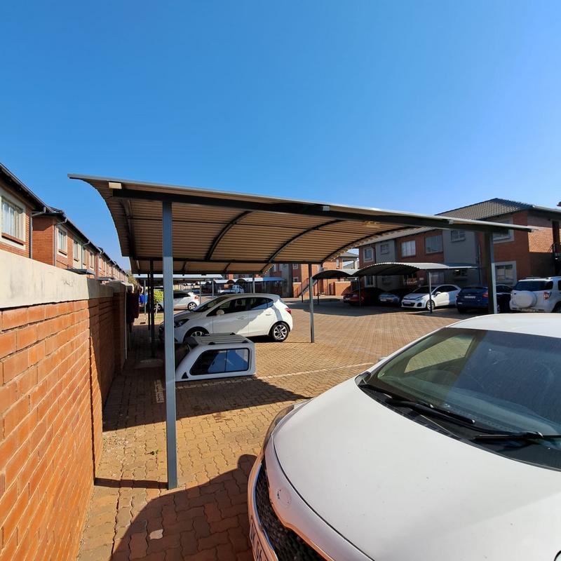 2 Bedroom Property for Sale in Andeon Gauteng