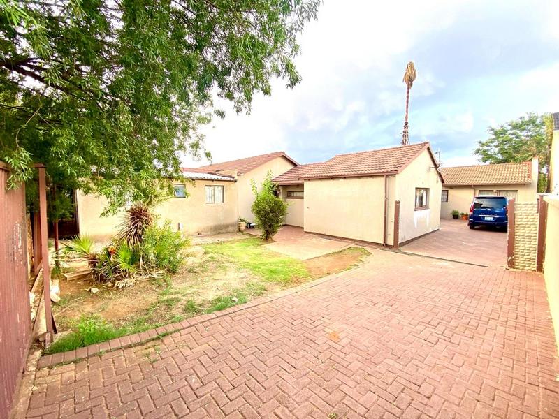 4 Bedroom Property for Sale in Fleurhof Gauteng