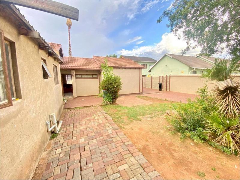 4 Bedroom Property for Sale in Fleurhof Gauteng