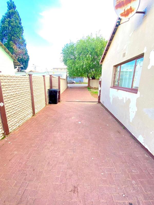 4 Bedroom Property for Sale in Fleurhof Gauteng