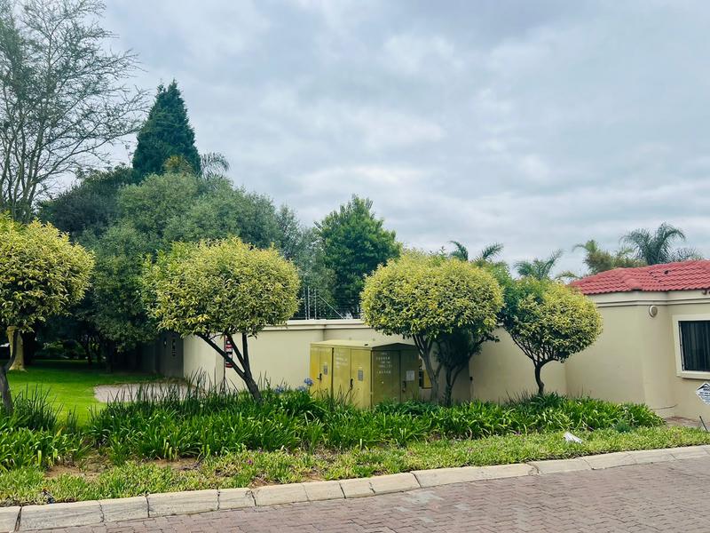 To Let 4 Bedroom Property for Rent in Douglasdale Gauteng