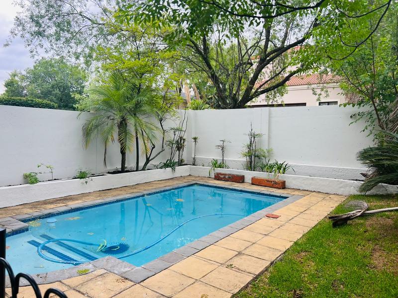 To Let 4 Bedroom Property for Rent in Douglasdale Gauteng