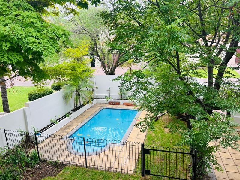 To Let 4 Bedroom Property for Rent in Douglasdale Gauteng