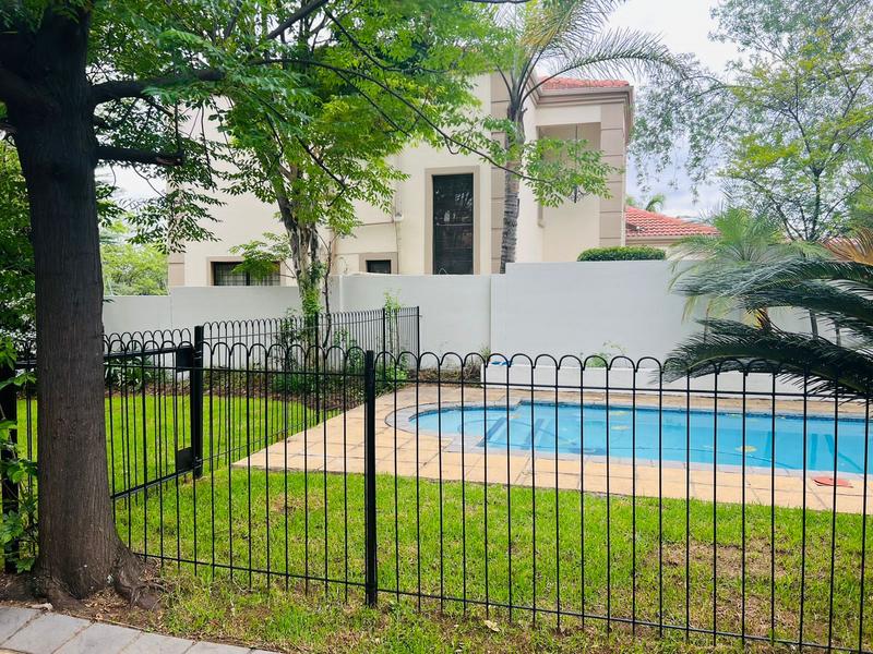 To Let 4 Bedroom Property for Rent in Douglasdale Gauteng