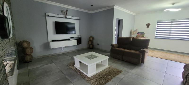 4 Bedroom Property for Sale in Verwoerdpark Gauteng