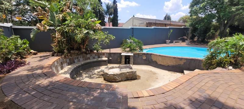 4 Bedroom Property for Sale in Verwoerdpark Gauteng