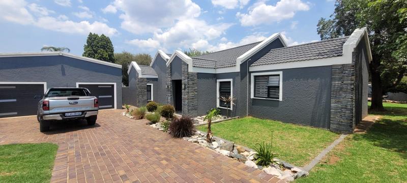 4 Bedroom Property for Sale in Verwoerdpark Gauteng