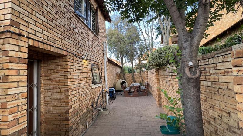 4 Bedroom Property for Sale in Radiokop Gauteng