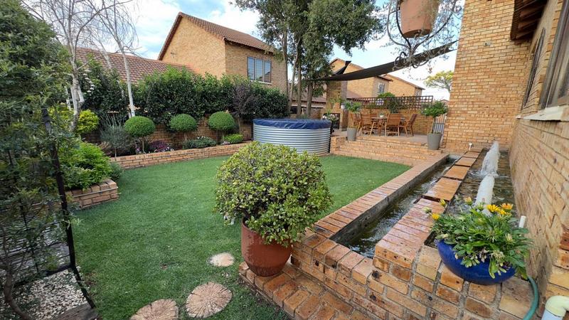 4 Bedroom Property for Sale in Radiokop Gauteng