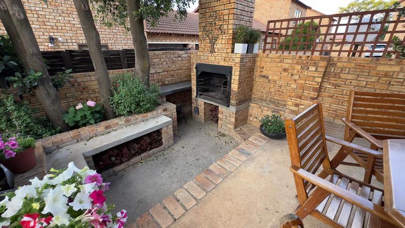 4 Bedroom Property for Sale in Radiokop Gauteng