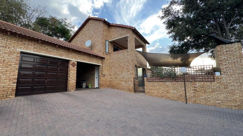 4 Bedroom Property for Sale in Radiokop Gauteng