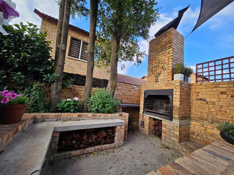 4 Bedroom Property for Sale in Radiokop Gauteng