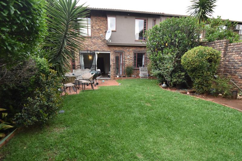 To Let 3 Bedroom Property for Rent in Sandown Gauteng