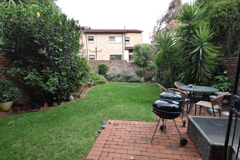 To Let 3 Bedroom Property for Rent in Sandown Gauteng