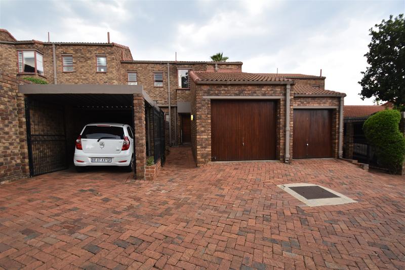 To Let 3 Bedroom Property for Rent in Sandown Gauteng