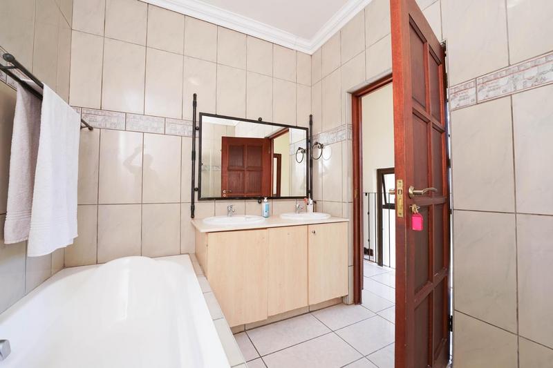 4 Bedroom Property for Sale in Cedar Lakes Gauteng