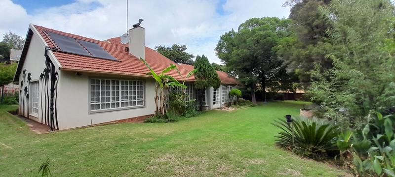 5 Bedroom Property for Sale in Eldoraigne Gauteng