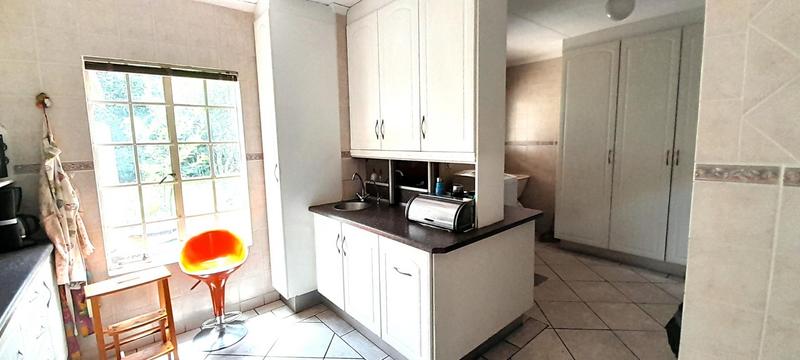 5 Bedroom Property for Sale in Eldoraigne Gauteng