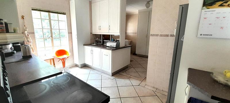 5 Bedroom Property for Sale in Eldoraigne Gauteng