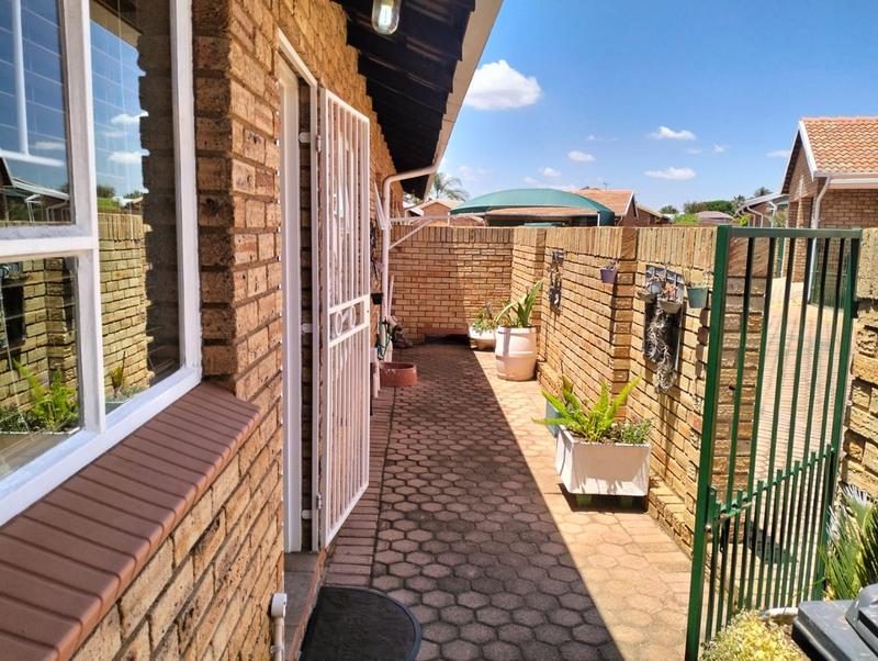 3 Bedroom Property for Sale in Noordheuwel Gauteng