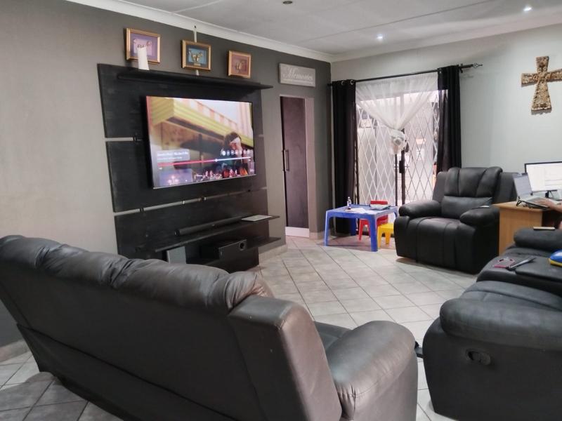 4 Bedroom Property for Sale in Pretoria Gardens Gauteng