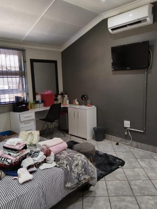 4 Bedroom Property for Sale in Pretoria Gardens Gauteng