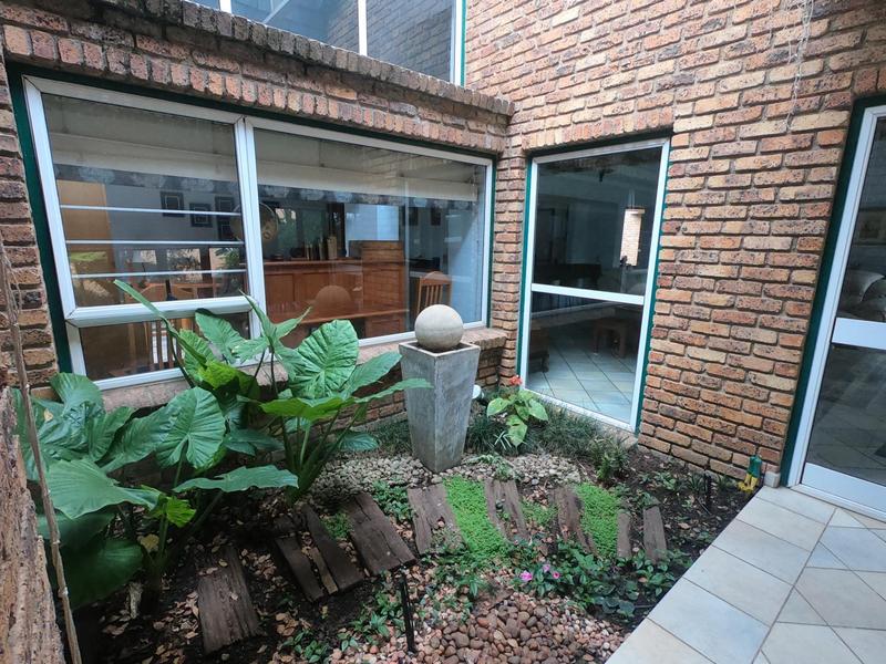 4 Bedroom Property for Sale in Morningside Manor Gauteng