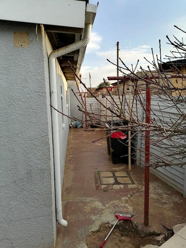 To Let 2 Bedroom Property for Rent in Phiri Gauteng