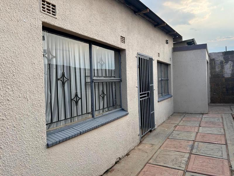 2 Bedroom Property for Sale in Molapo Gauteng