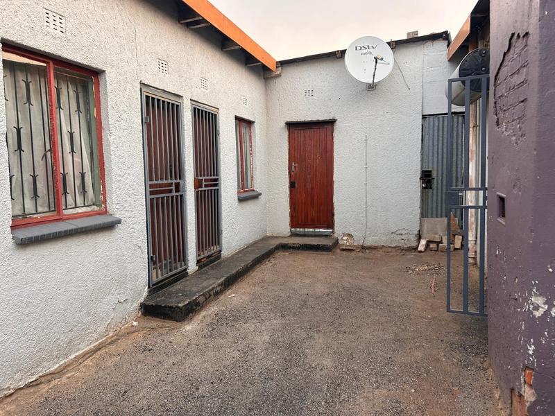 2 Bedroom Property for Sale in Molapo Gauteng