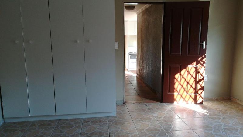 To Let 1 Bedroom Property for Rent in Birch Acres Gauteng