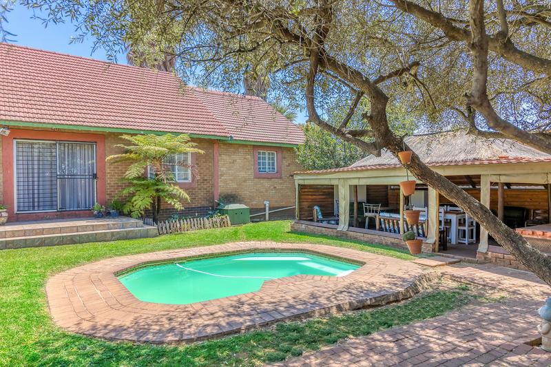 4 Bedroom Property for Sale in Klippoortje Gauteng