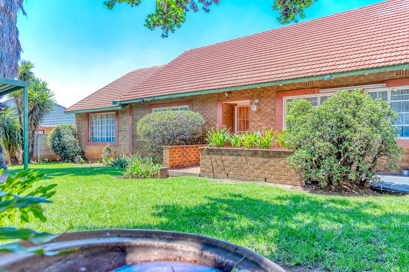 4 Bedroom Property for Sale in Klippoortje Gauteng