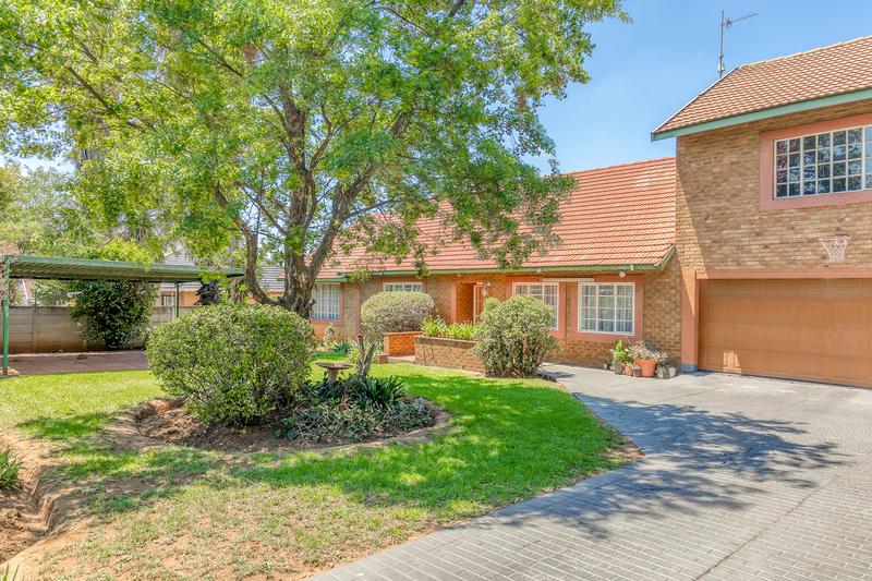 4 Bedroom Property for Sale in Klippoortje Gauteng