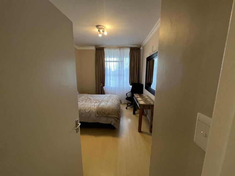 To Let 2 Bedroom Property for Rent in Sandhurst Gauteng