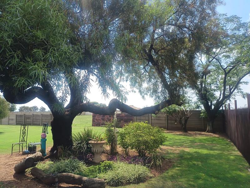 6 Bedroom Property for Sale in Riversdale Gauteng