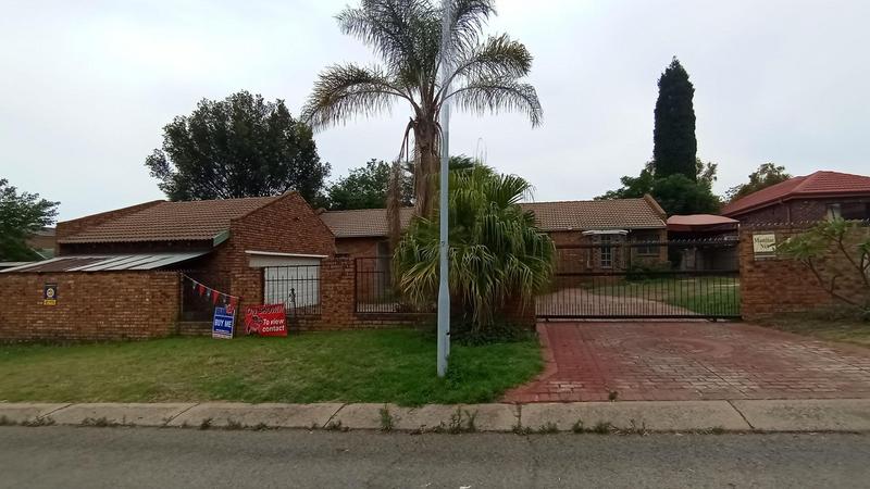 4 Bedroom Property for Sale in The Reeds Gauteng