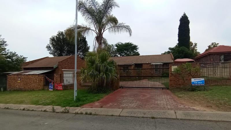 4 Bedroom Property for Sale in The Reeds Gauteng