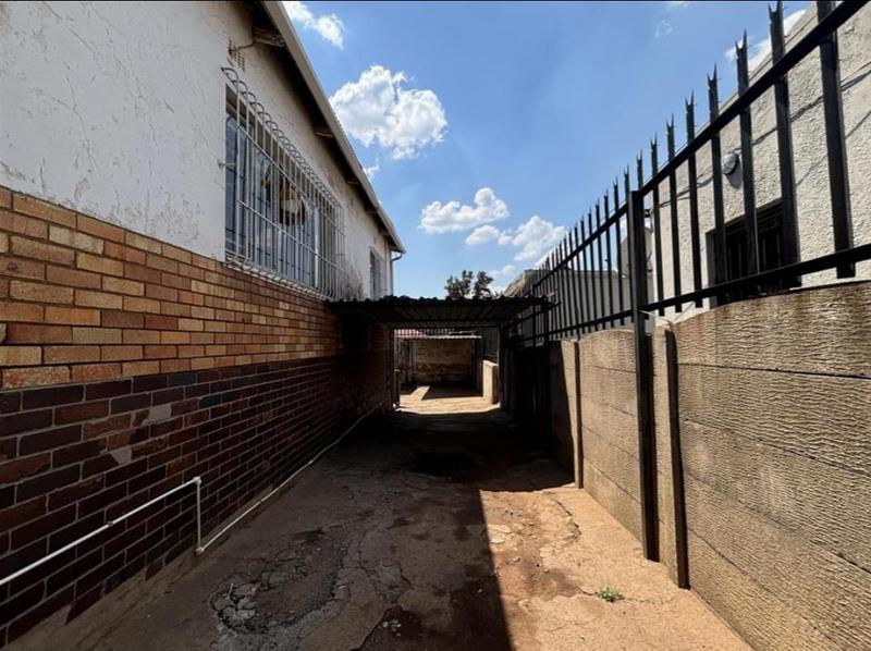 To Let 2 Bedroom Property for Rent in Bezuidenhout Valley Gauteng