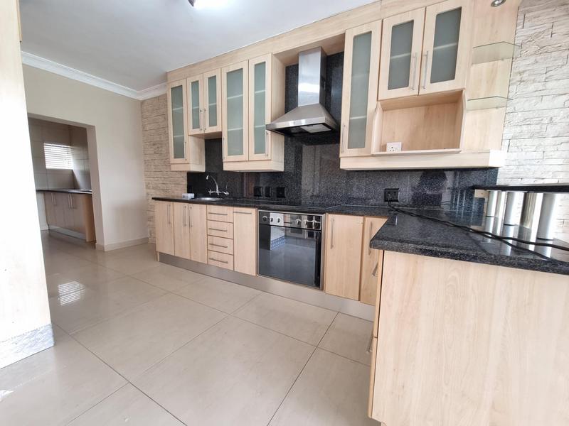 To Let 4 Bedroom Property for Rent in Waterkloof A H Gauteng