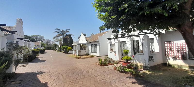 2 Bedroom Property for Sale in Die Hoewes Gauteng