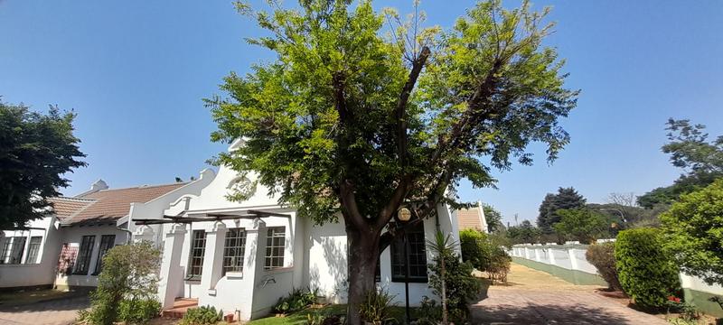 2 Bedroom Property for Sale in Die Hoewes Gauteng