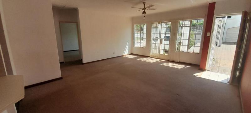 2 Bedroom Property for Sale in Die Hoewes Gauteng