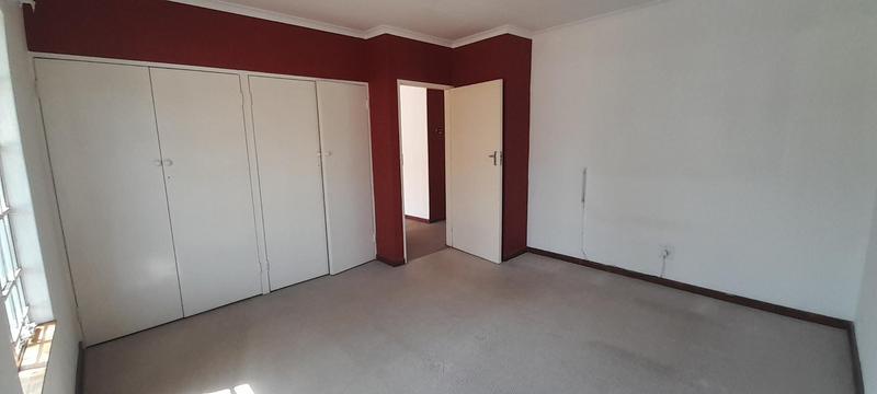 2 Bedroom Property for Sale in Die Hoewes Gauteng