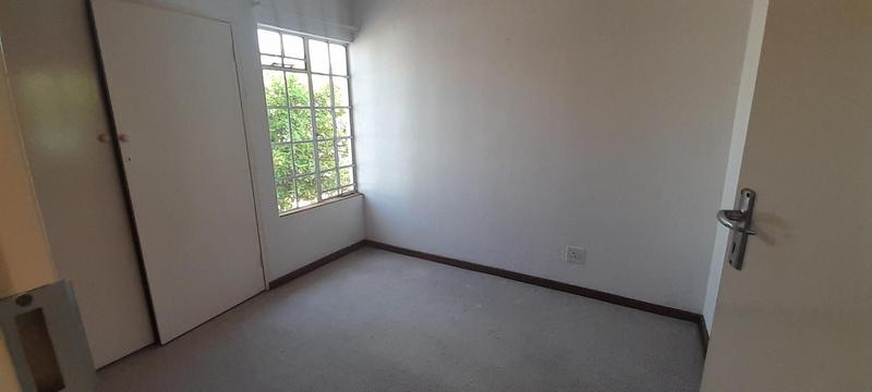 2 Bedroom Property for Sale in Die Hoewes Gauteng