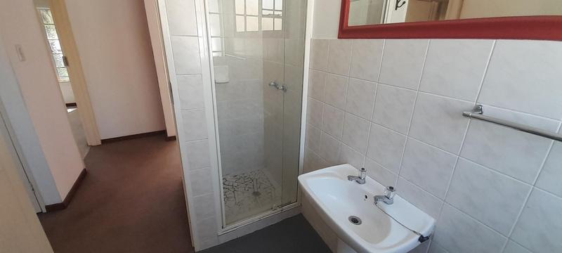 2 Bedroom Property for Sale in Die Hoewes Gauteng