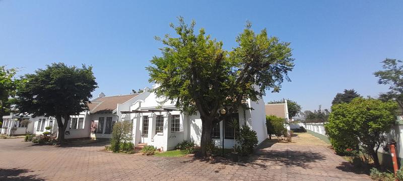 2 Bedroom Property for Sale in Die Hoewes Gauteng