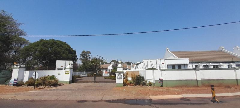 2 Bedroom Property for Sale in Die Hoewes Gauteng