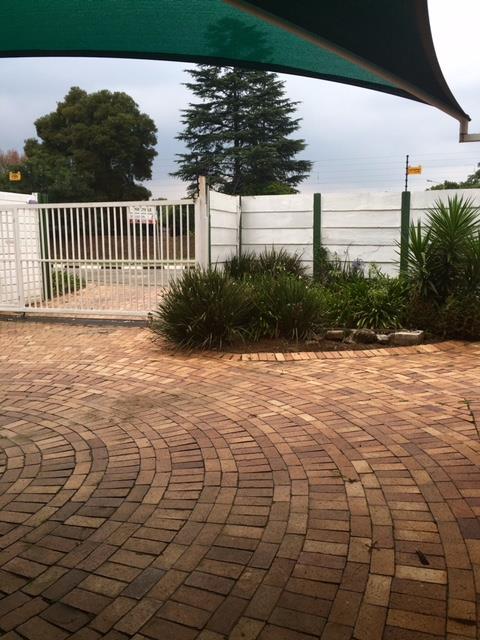 To Let 1 Bedroom Property for Rent in Edenvale Gauteng